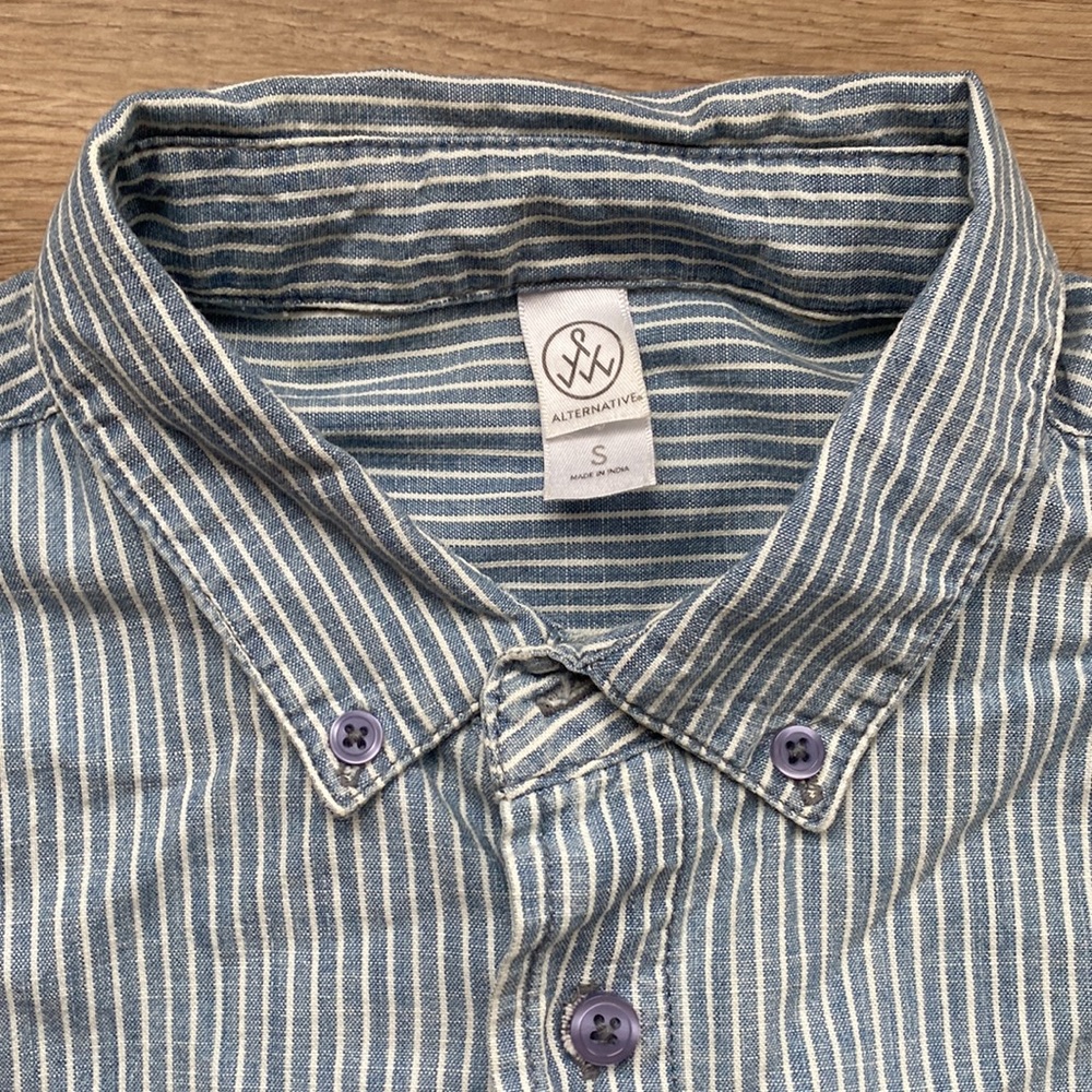 Alternative apparel button down - Picture 3 of 3